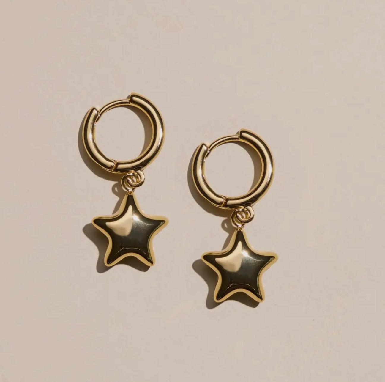 Nickel & Suede | Puffy Star Huggies Gold