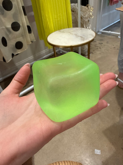 Slow rise squeeze cube
