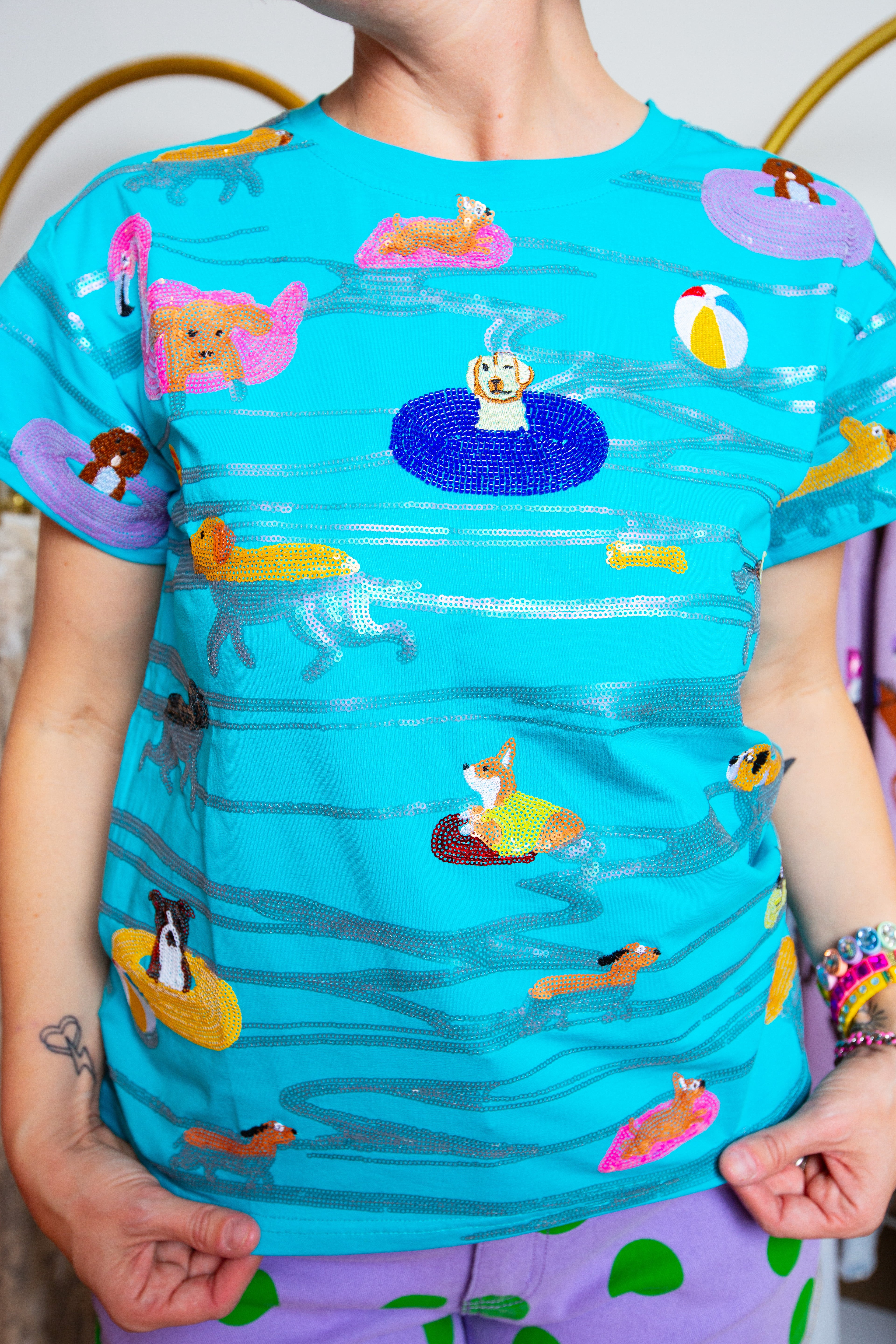 QUEEN OF SPARKLES| Aqua Dogs On Tubes Swimming