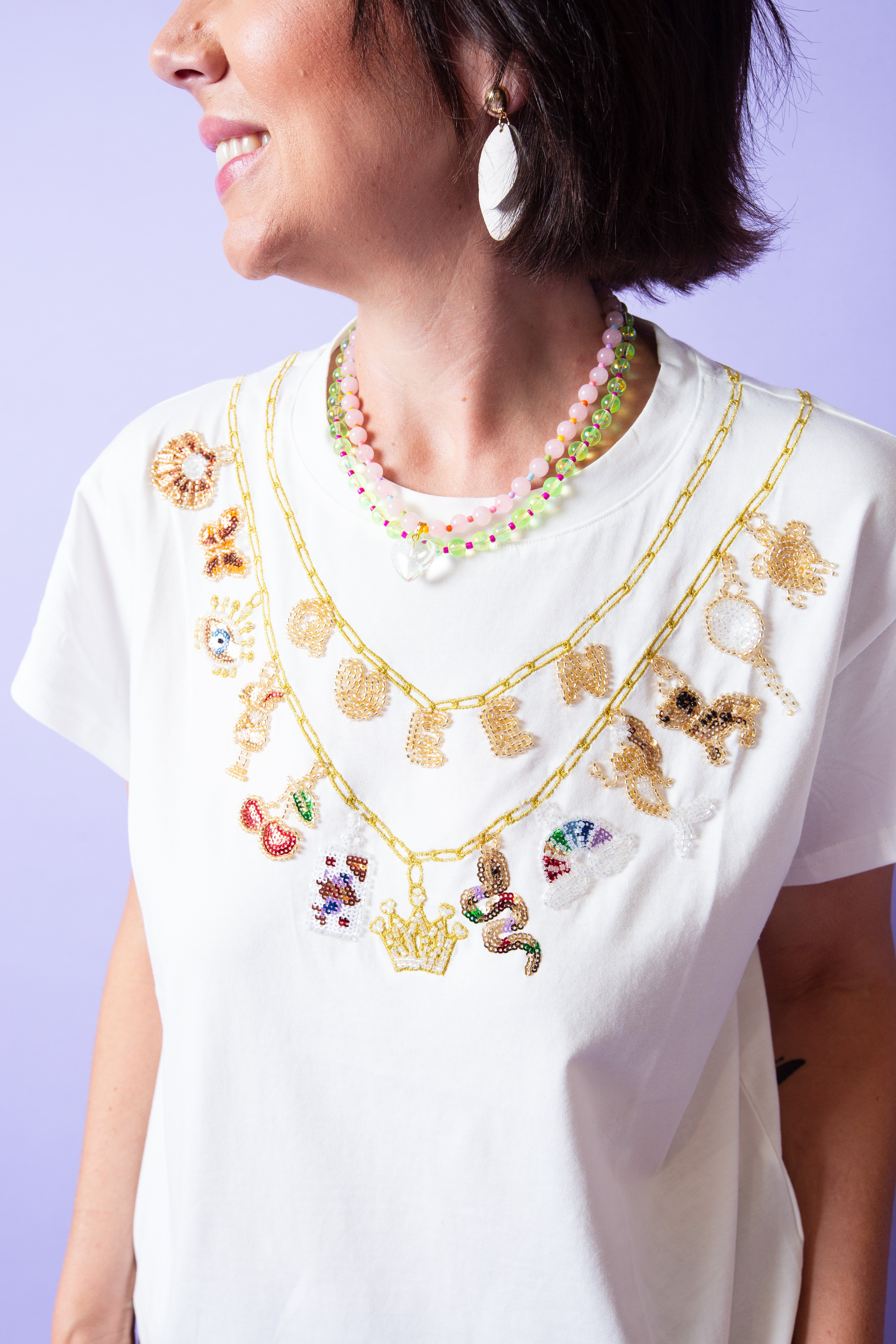QUEEN OF SPARKLES | Queen & Icon Necklaces Charm Tee