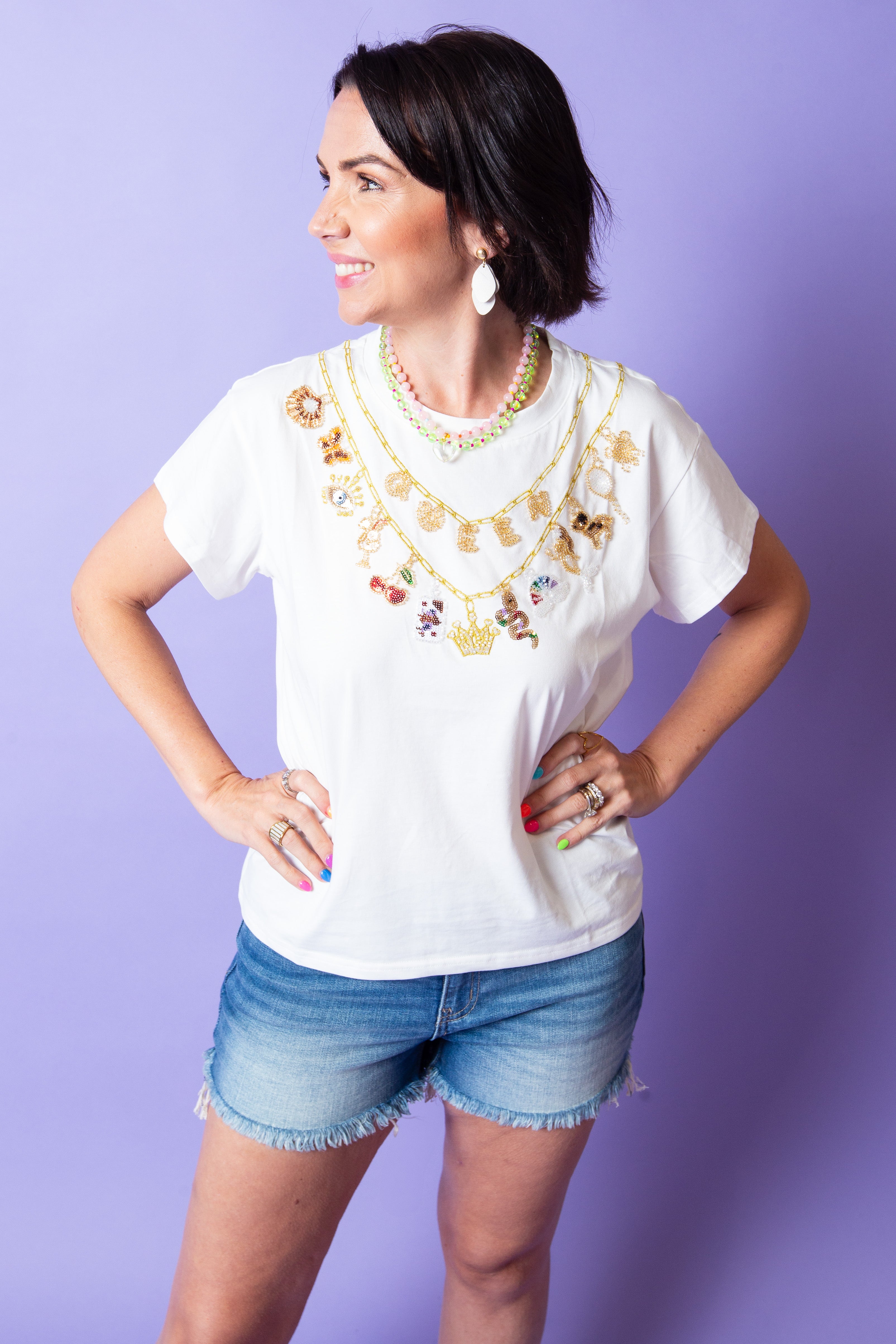 QUEEN OF SPARKLES | Queen & Icon Necklaces Charm Tee